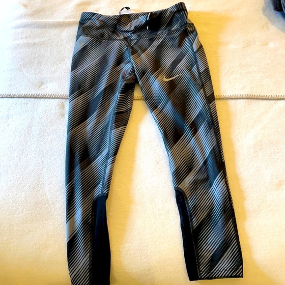 Nike sport capri leggings XS - Picture 1 of 1